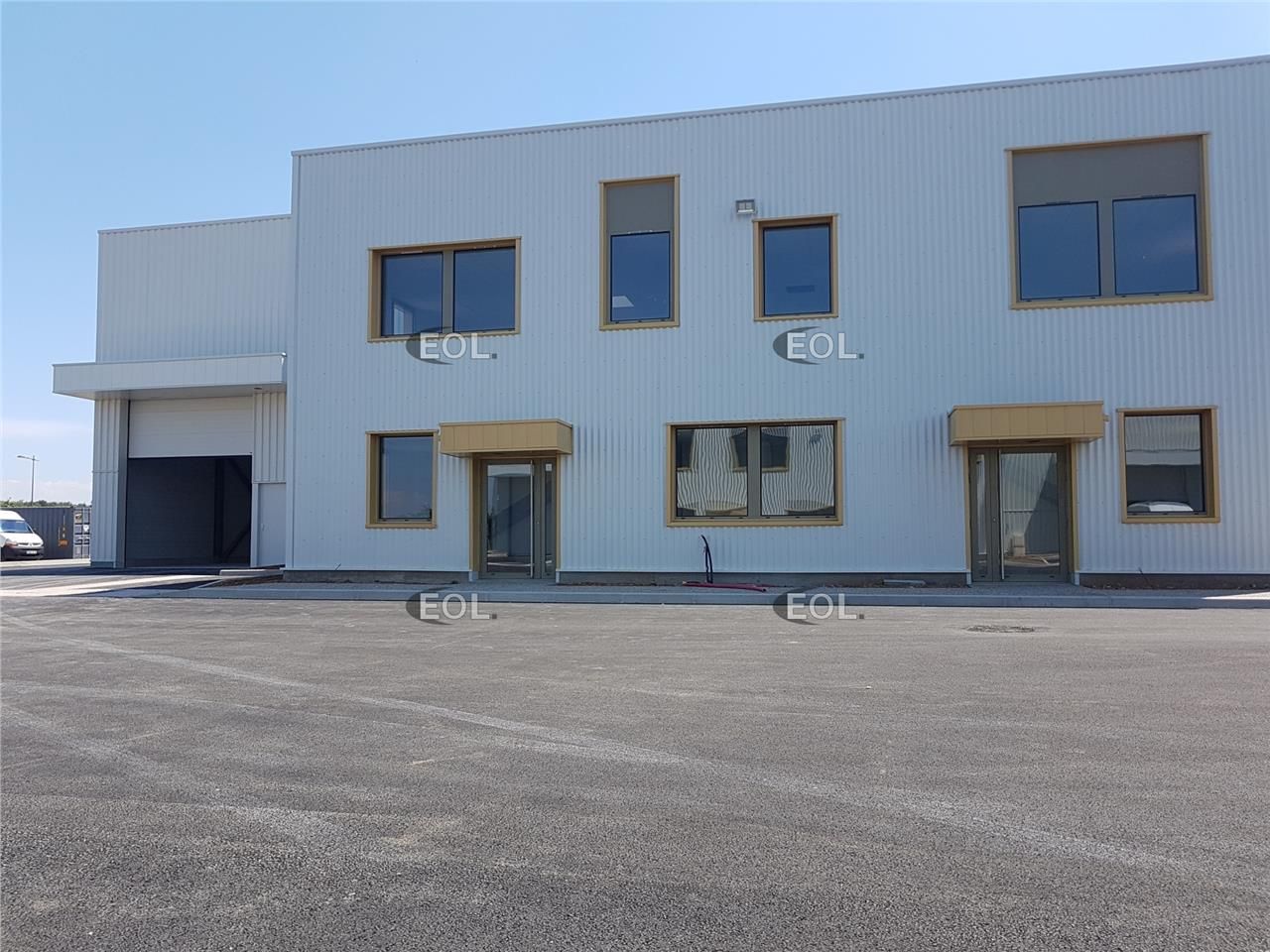 Lot d'activités récent à louer