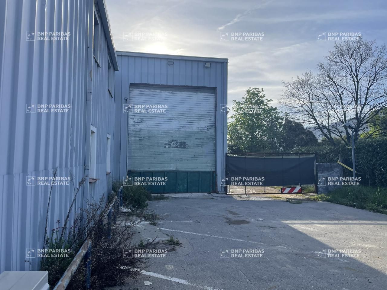 1255 m² pour ce activité en location à Aubagne