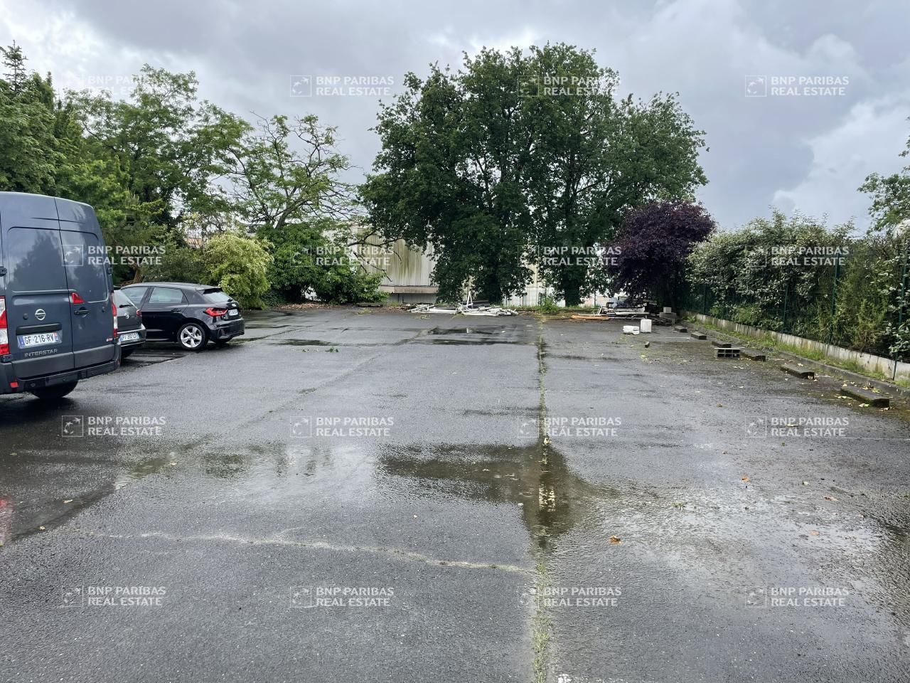 1800 m² pour ce activité en location à Lormont