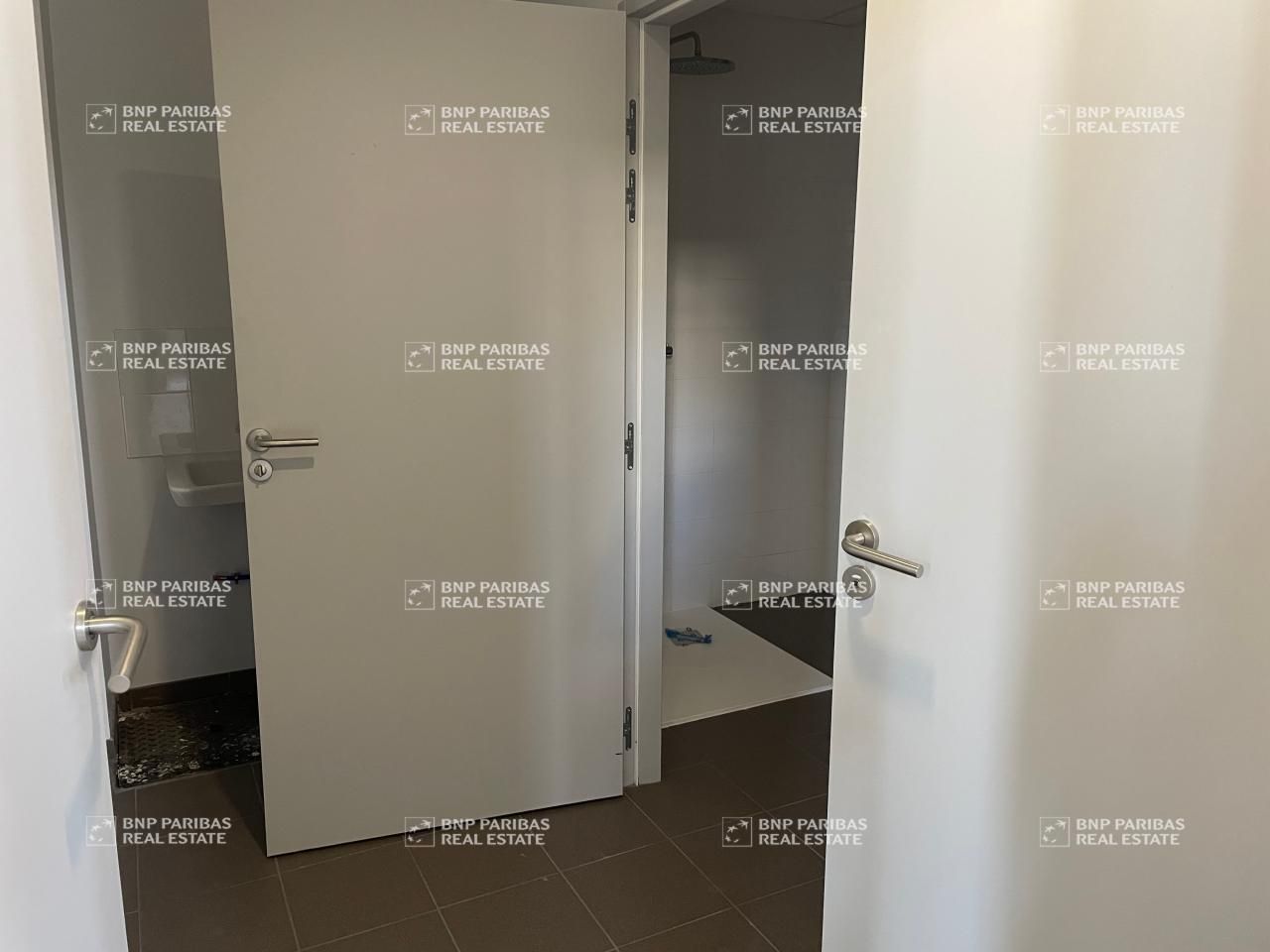 360 m² pour ce activité en location à Chassieu