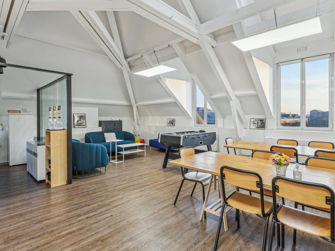 381 m² pour ce bureaux en location à Saint-denis