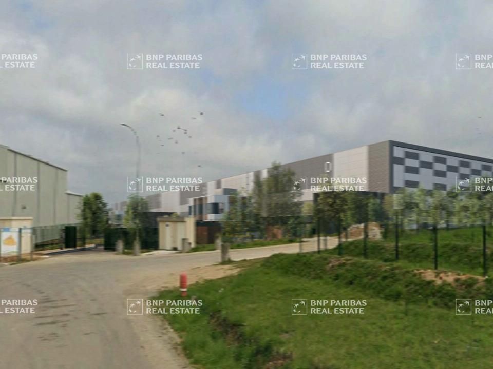 11916 m² pour cetentrepôts classe a en location à Courtenay