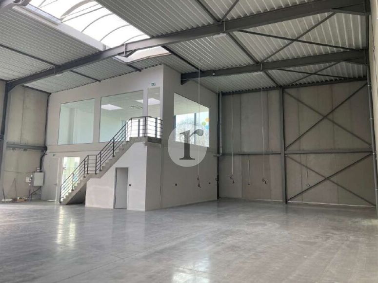 Aires d'Entreprises vous propose, à la location, 