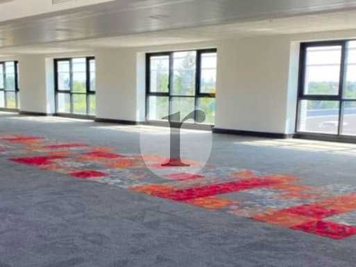 Aires d'Entreprises vous propose, à la location, 