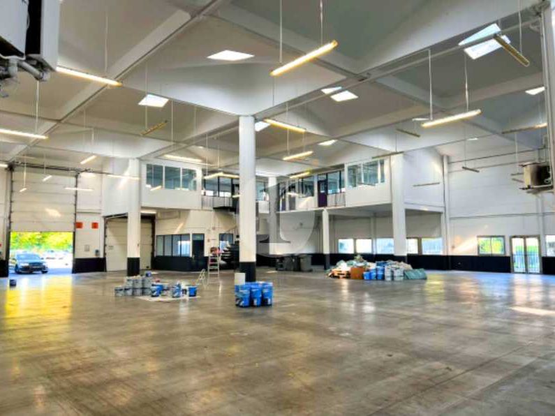 Aires d'Entreprises vous propose, à la location, 