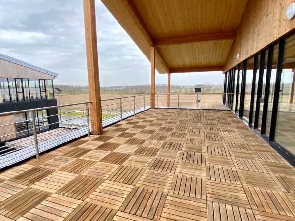 Immeuble indépendant en bois d'une surface de 721