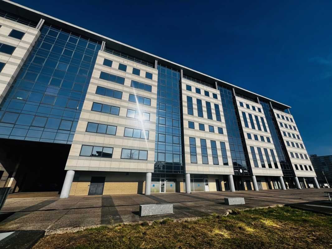 Aires d'Entreprises vous propose, à la location, 