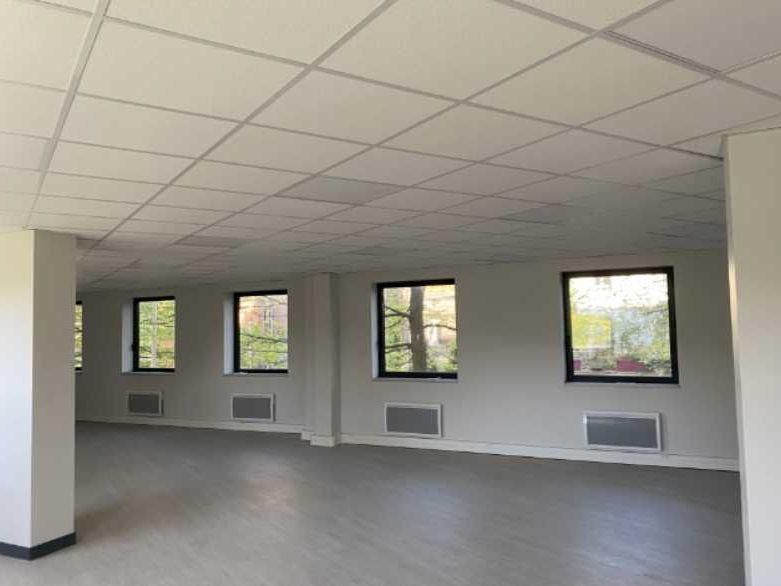Aires d'Entreprises vous propose, à la location, 