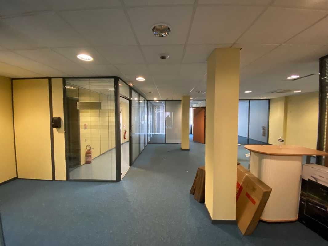 Belle surface de bureaux en RDC dans le centre vi