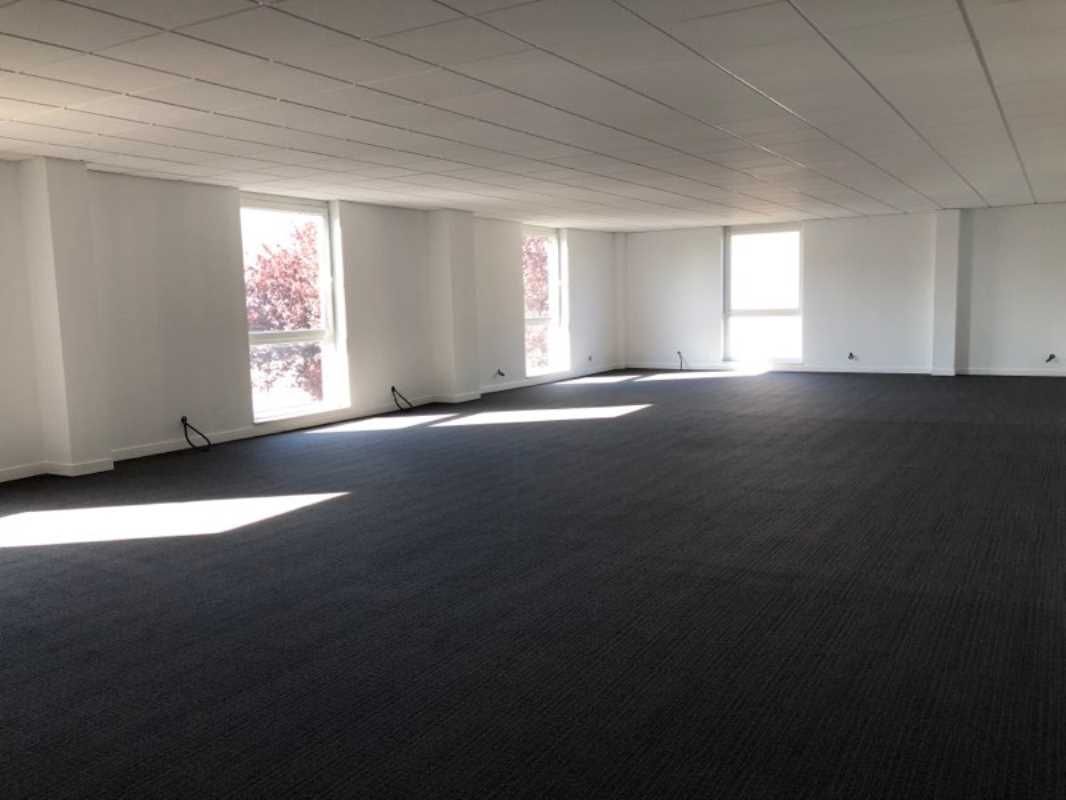 À vendre ou à louer, à deux pas de la sortie de l