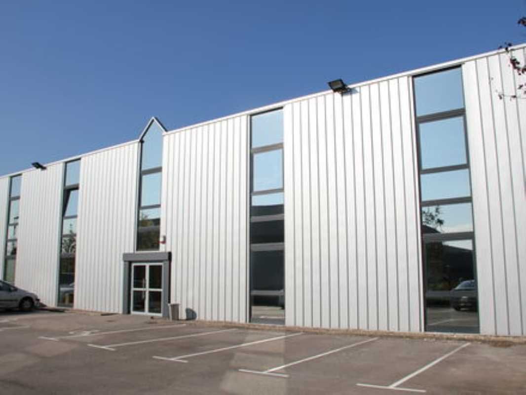 À vendre ou à louer, à deux pas de la sortie de l