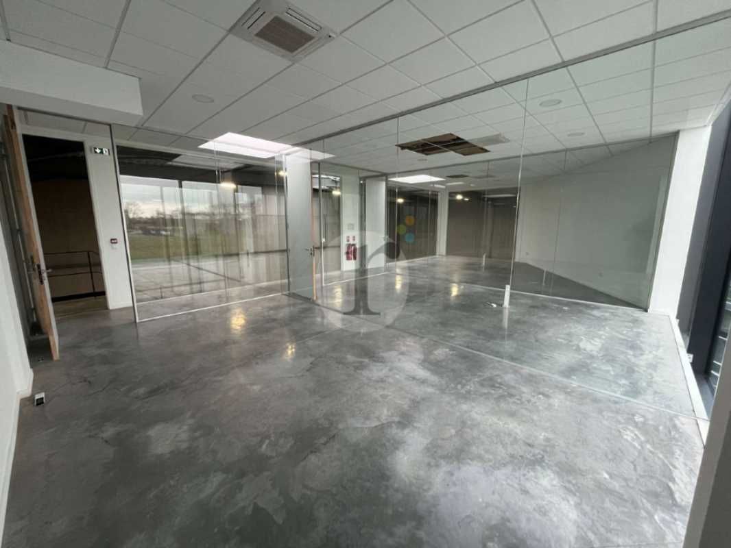 Aires d'Entreprises vous propose, à la locartion,