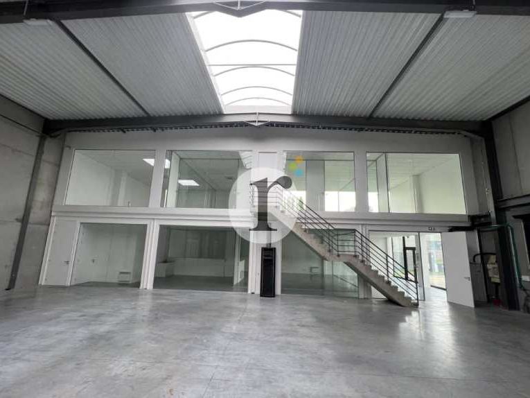 Aires d'Entreprises vous propose, à la location, 