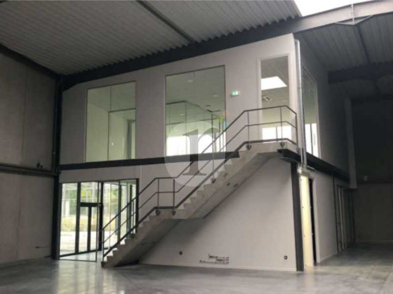 Aires d'Entreprises vous propose, à la location, 