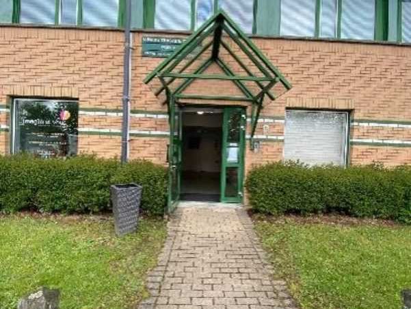 A PROXIMITE DE L'A1, sur la zone d'activité de Te