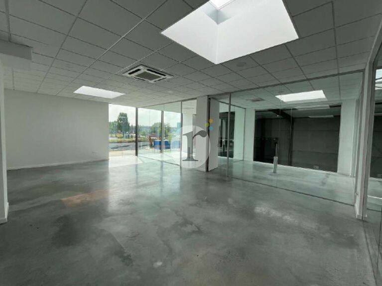 Aires d'Entreprises vous propose, à la location, 