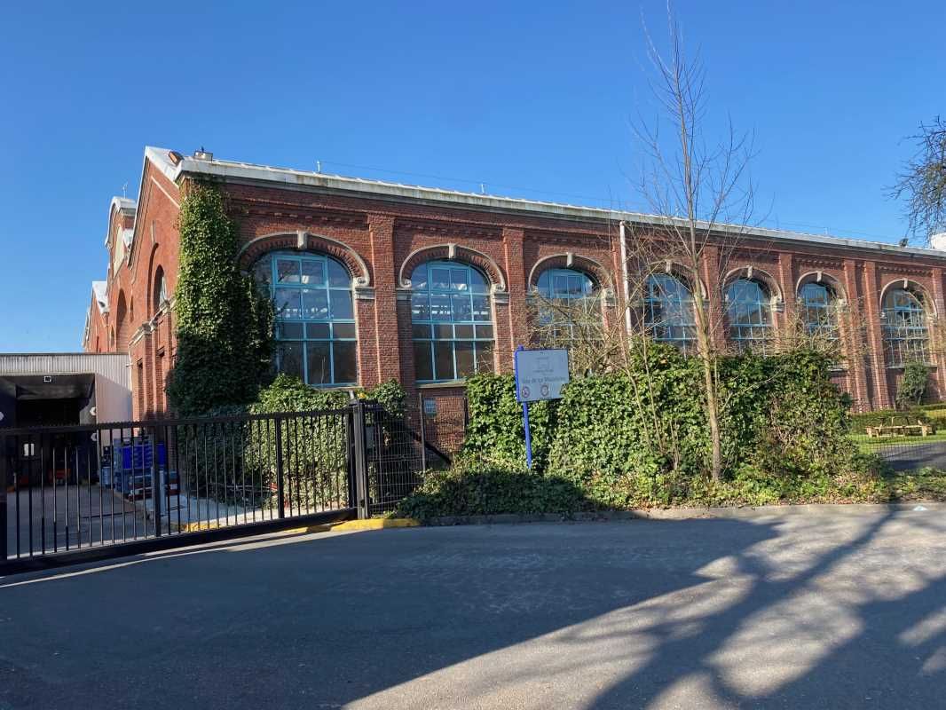 À louer 2565 m²  de surface de bureaux qui se déc