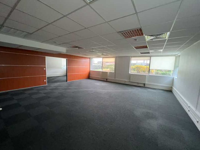 Belle surface de bureaux disponible à la location