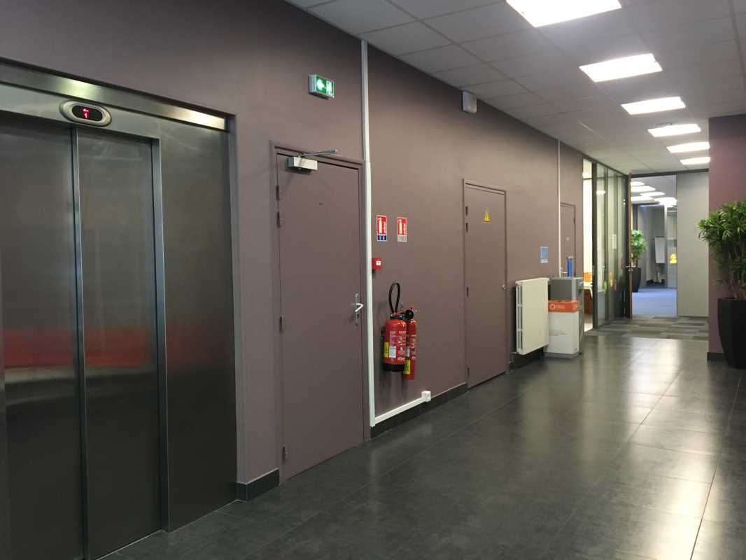 À louer - immeuble indépendant d'environ 1 800 m²