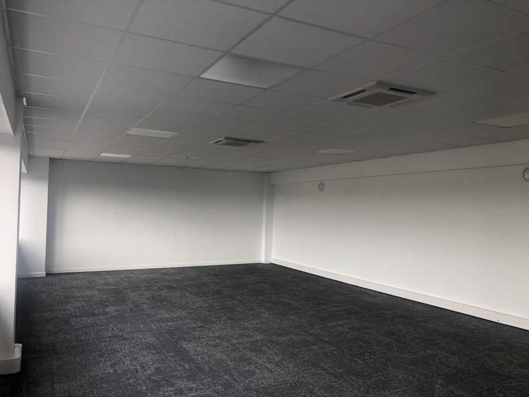 Aires d'Entreprises vous propose, à la location, 