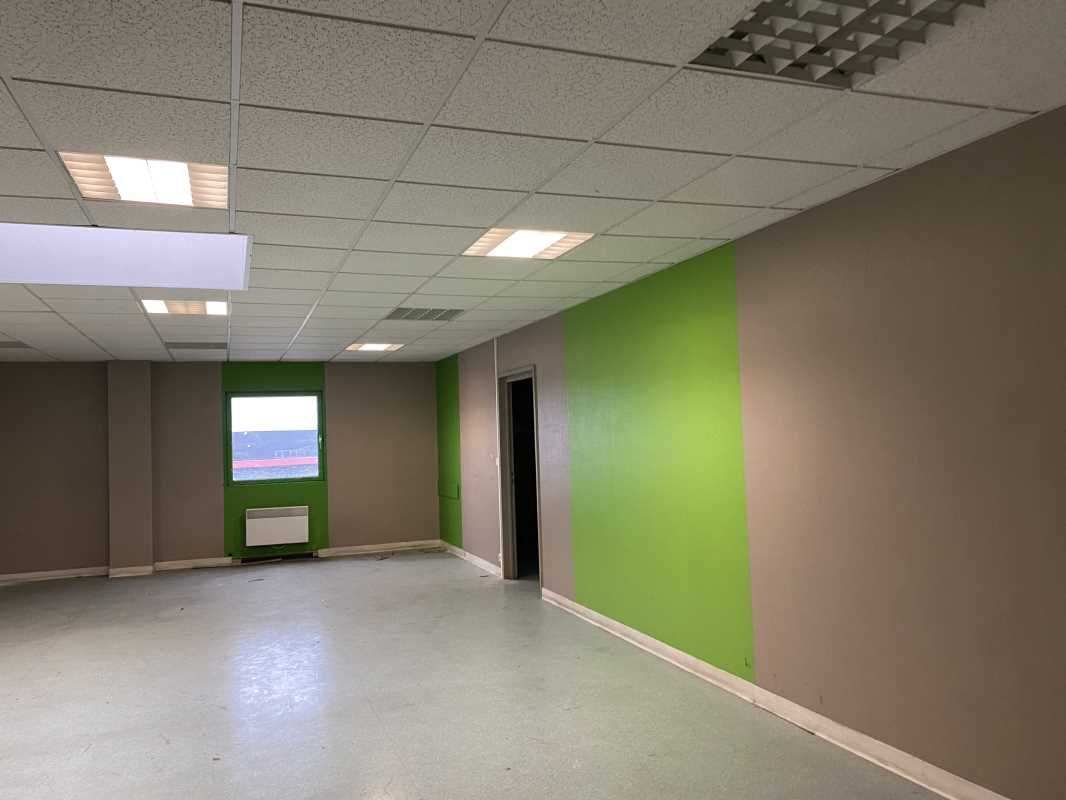 A Halluin, 900 m² de surface à l'étage d'un batim