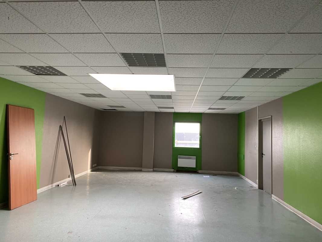 A Halluin, 900 m² de surface à l'étage d'un batim