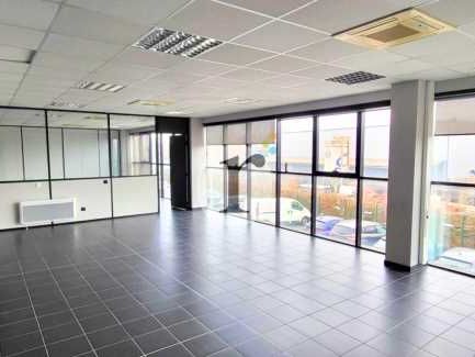 Aires d'Entreprises vous propose, à la location, 