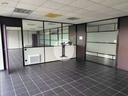 Aires d'Entreprises vous propose, à la location, 