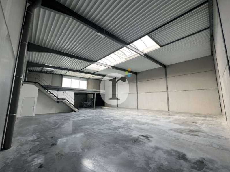 Aires d'Entreprises vous propose, à la location, 