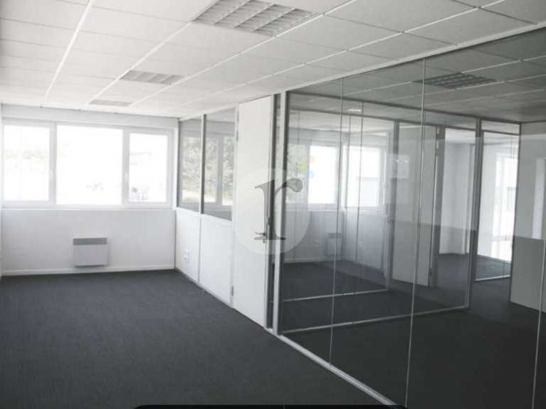 Aires d'Entreprises vous propose, à la location d