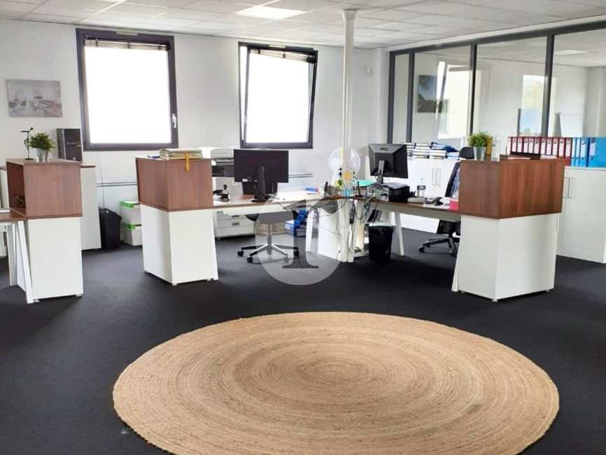 Aires d'Entreprises vous propose, à la location,