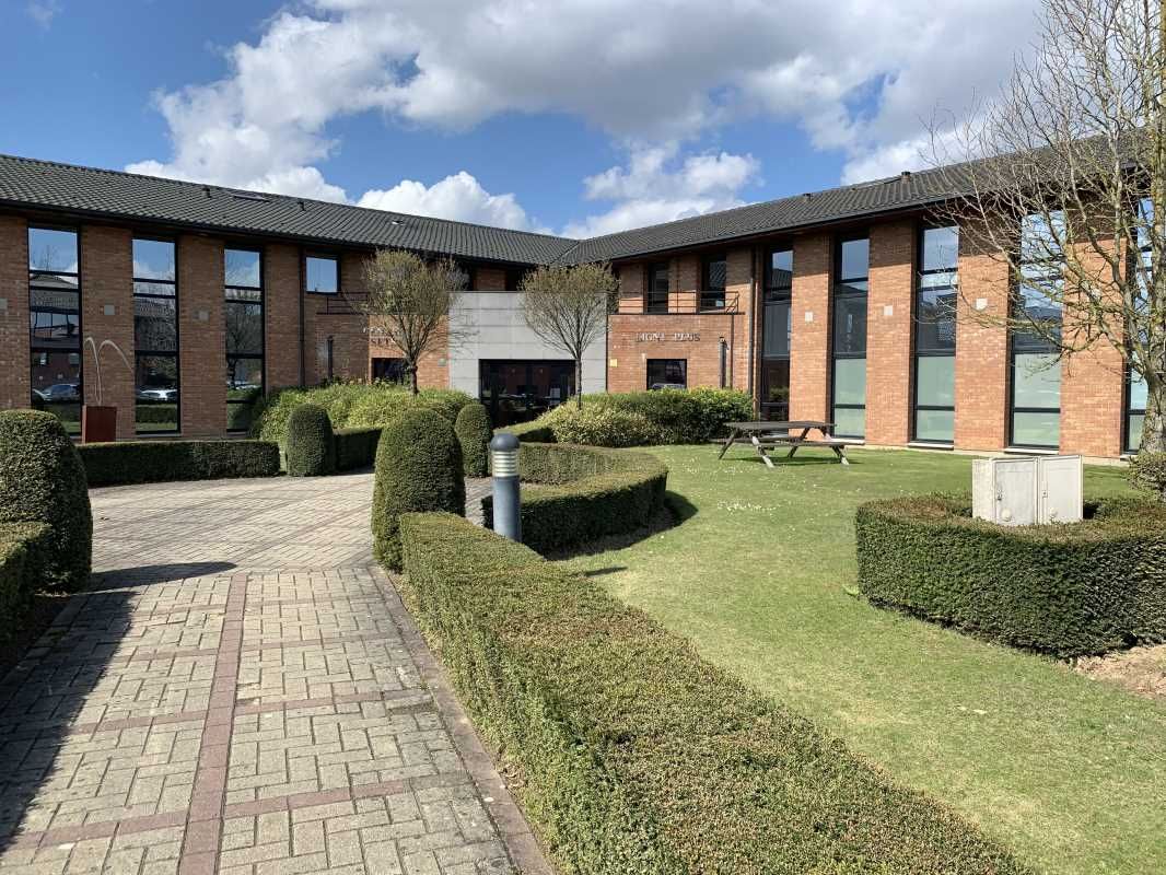 BUREAUX SYNERGIE PARK  À louer, surface de bureau