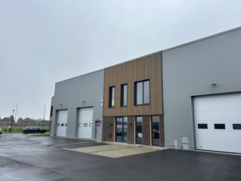 Aires d'Entreprises vous propose, à la vente ou à