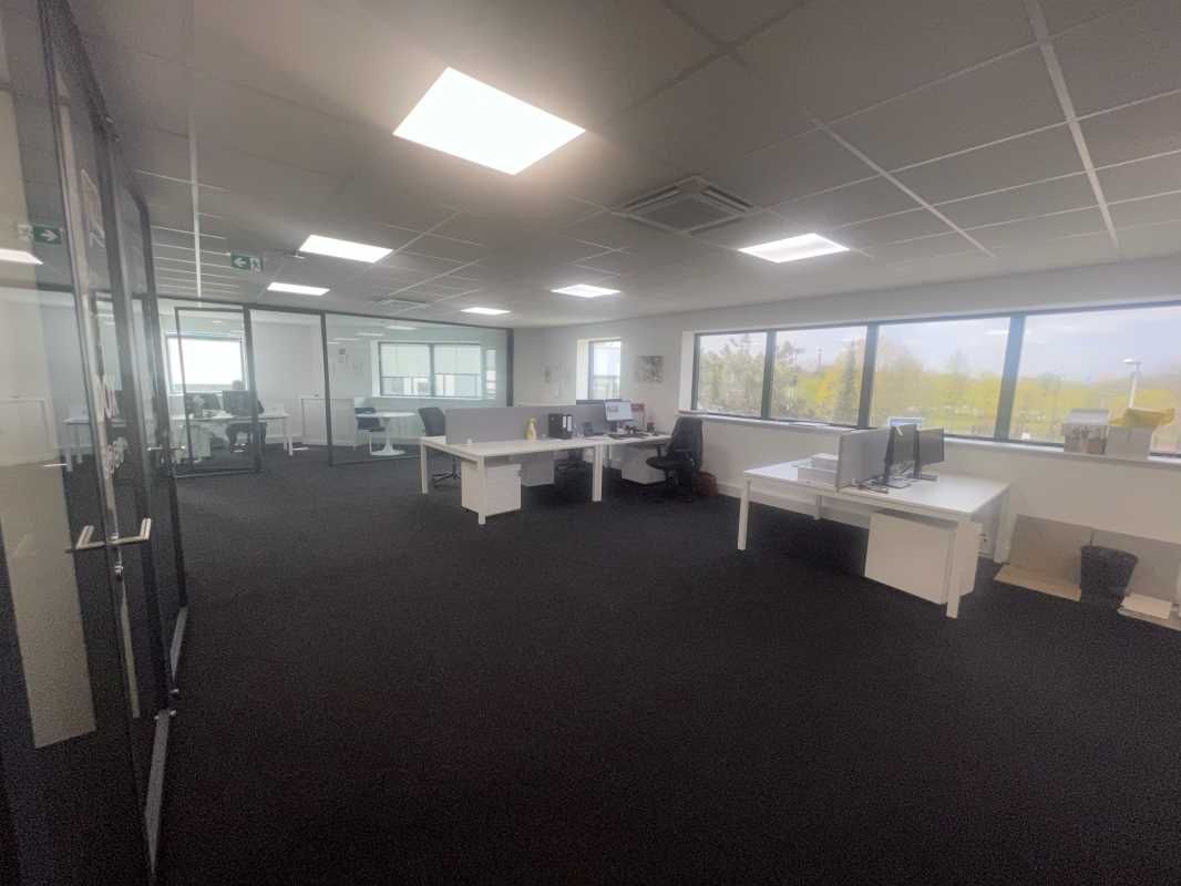 À louer - surface de bureaux en R+1 développant e