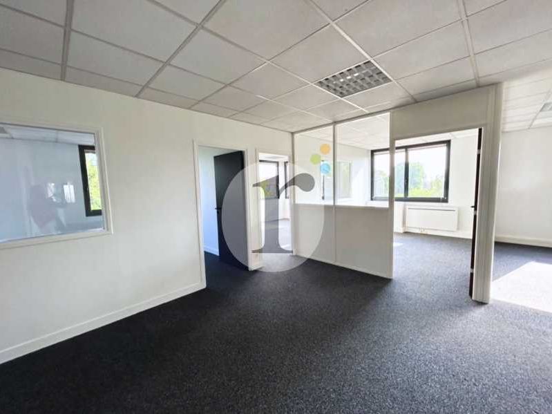 Aires d'Entreprises vous propose, à la location, 