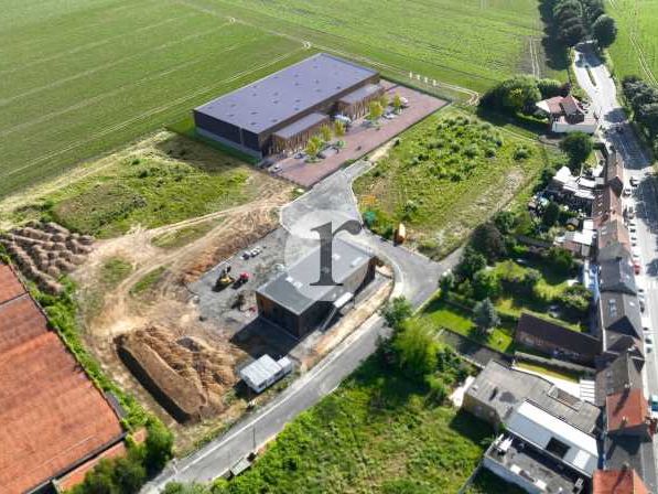 Aires d'Entreprises vous propose, à la vente ou à