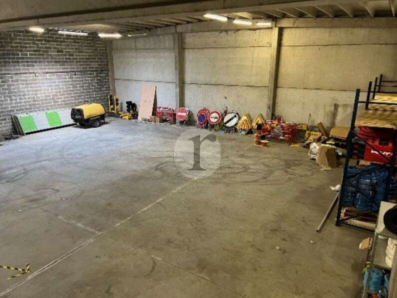 Aires d'Entreprises vous propose, à la location, 