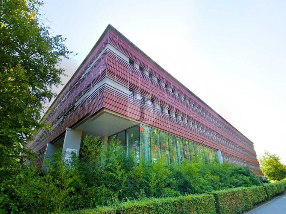 Aires d'Entreprises vous propose, à la location, 