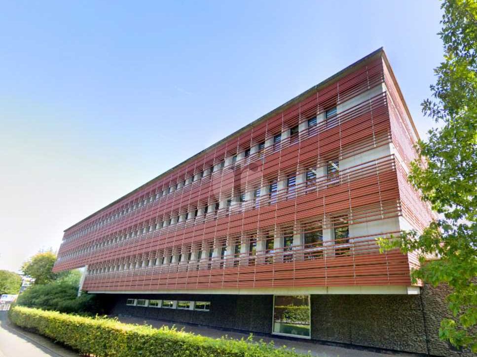 Aires d'Entreprises vous propose, à la location, 