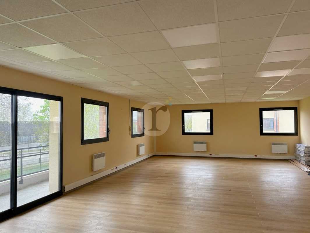 Aires d'Entreprises vous propose, à l'acquisition