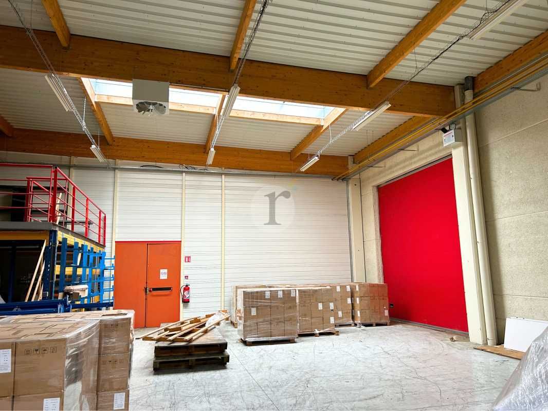 Aires d'Entreprises vous propose, à la location, 