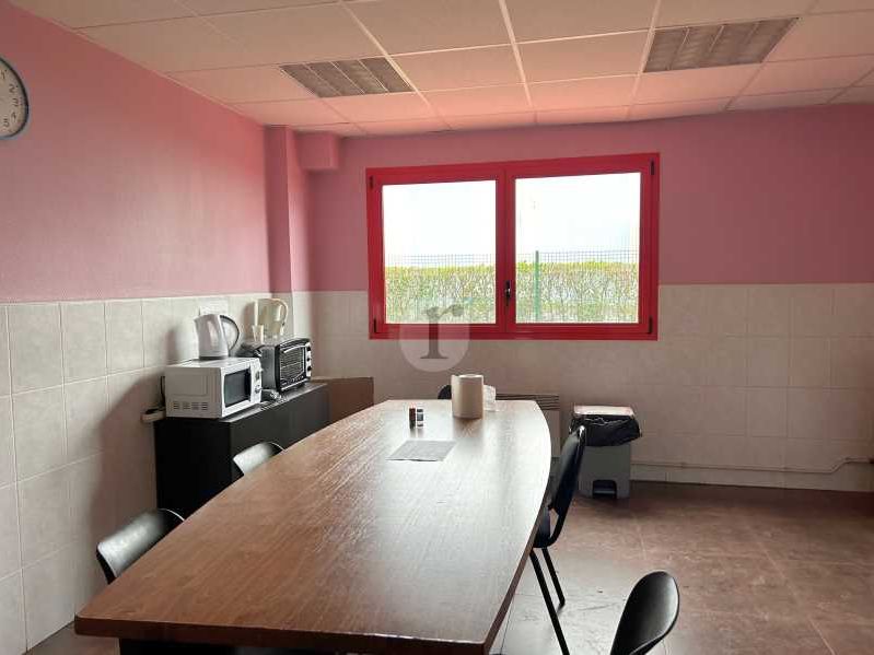 Aires d'Entreprises vous propose, à la location, 