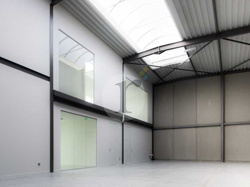 Aires d'Entreprises vous propose, à la location, 