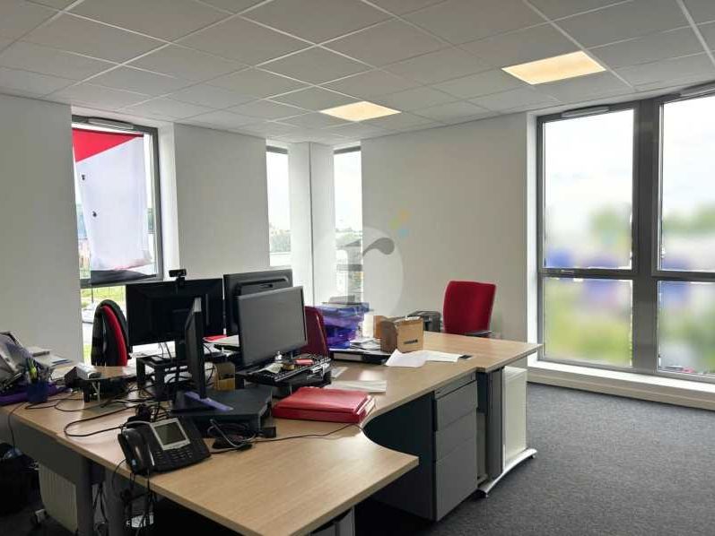 Aires d'Entreprises vous propose, à la location, 