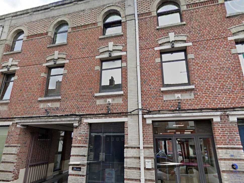 Aires d'Entreprises vous propose, dans un bel imm