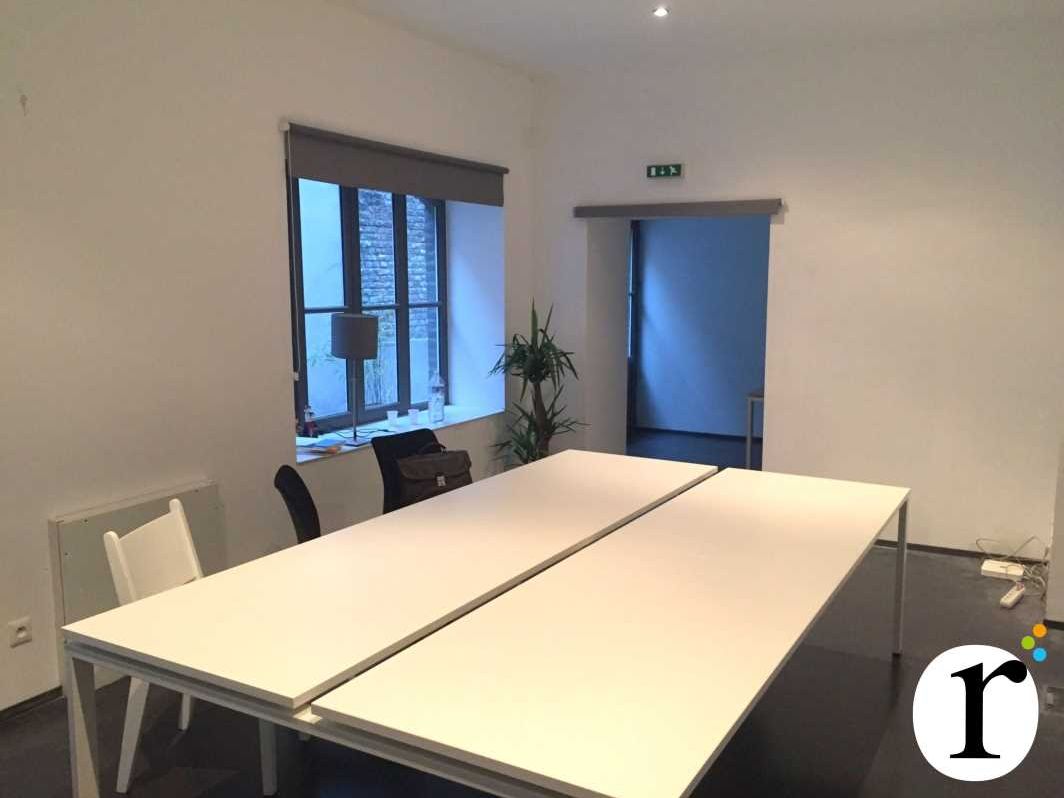 Aires d'Entreprises vous propose, dans un bel imm