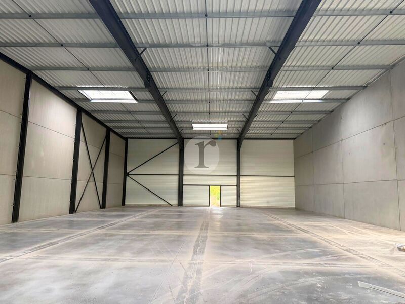 Aires d'Entreprises vous propose, à la location, 