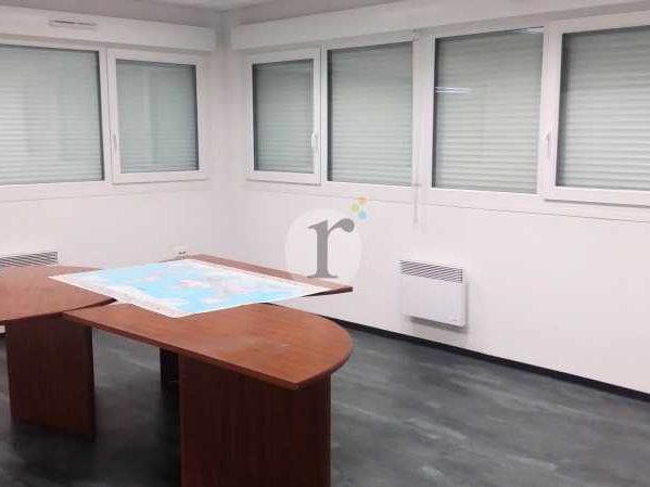 Aires d'Entreprises vous propose, à la location,