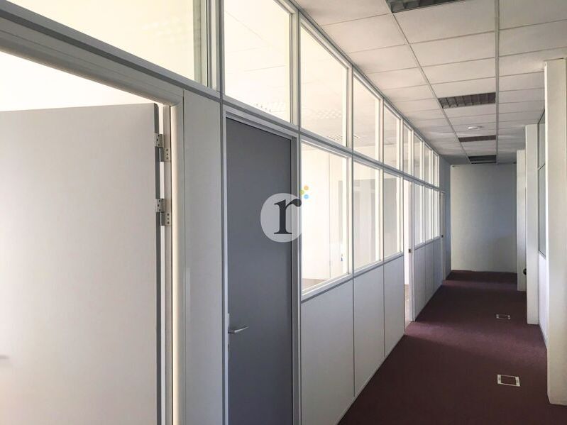 Aires d'Entreprises vous propose, à la location, 