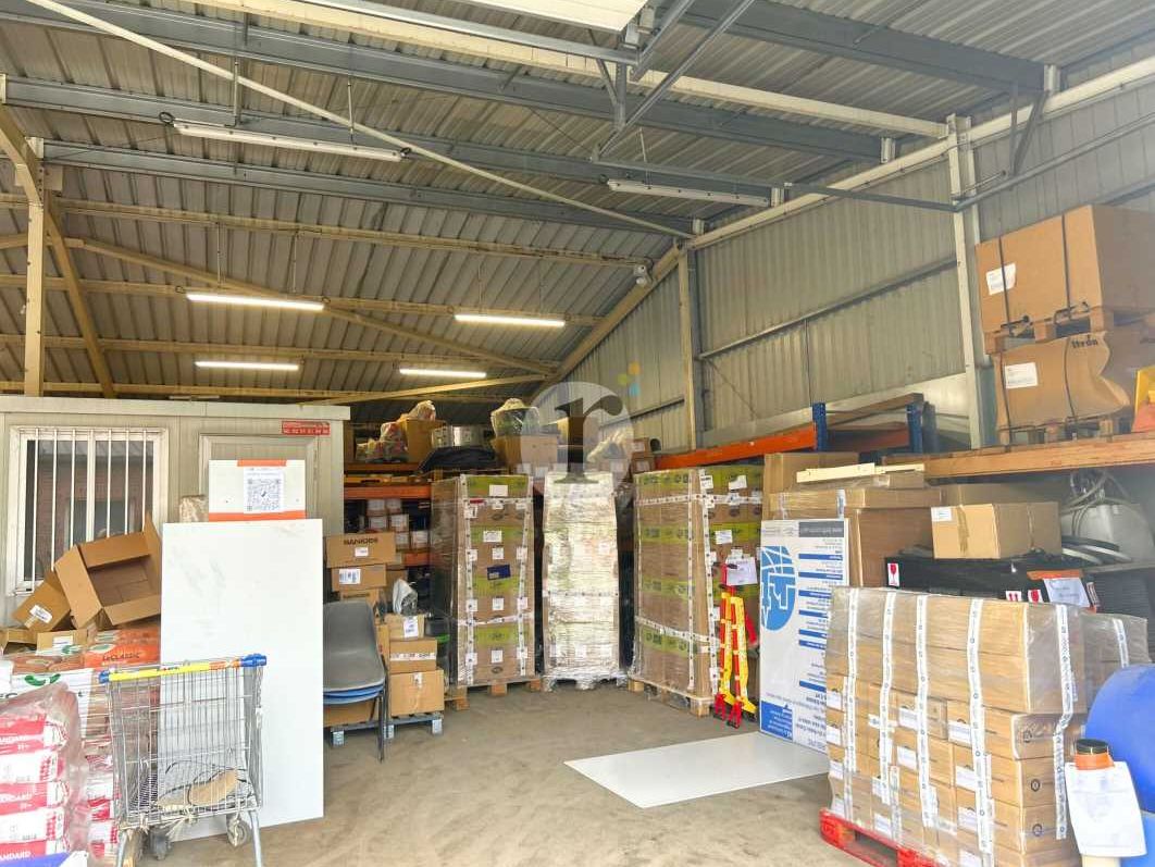 Aires d'entreprise vous propose, à la vente, ce l